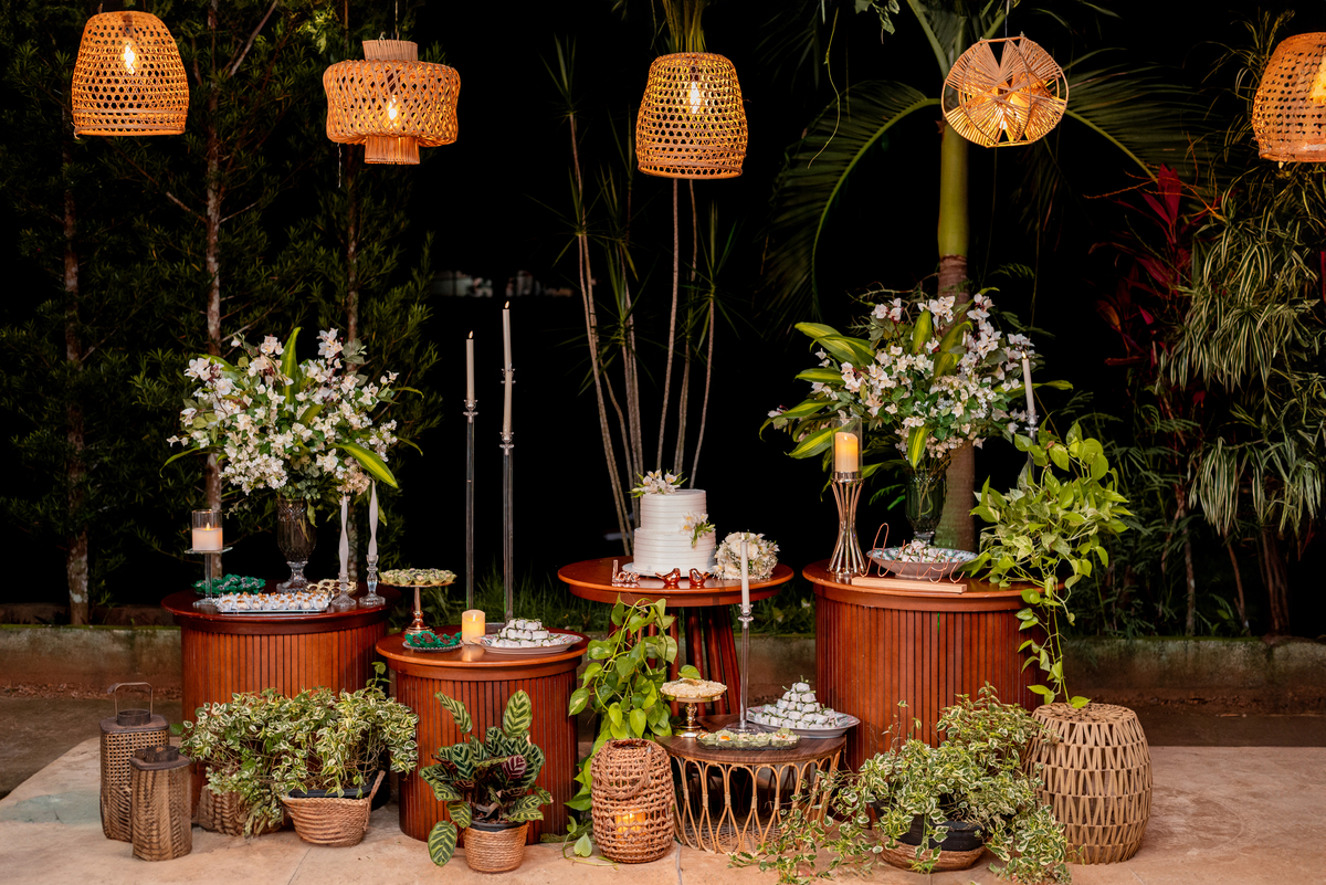 Mesa do bolo do casamento