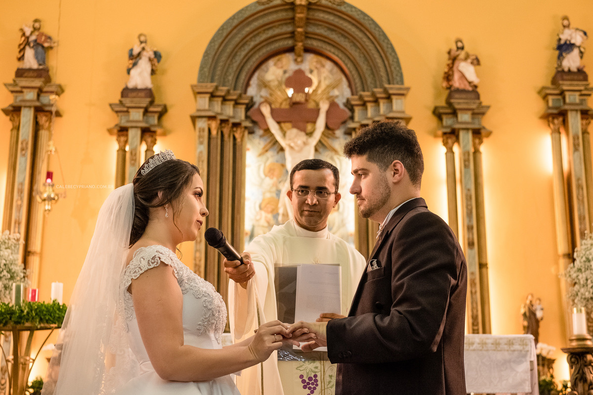 noivos igreja matriz Santa Luzia fotografo Calebe cypriano
