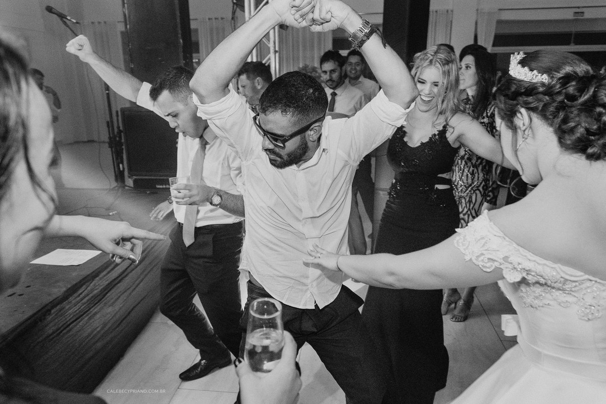 convidados dancando no palacio de versaillesfotografo Calebe Cypriano