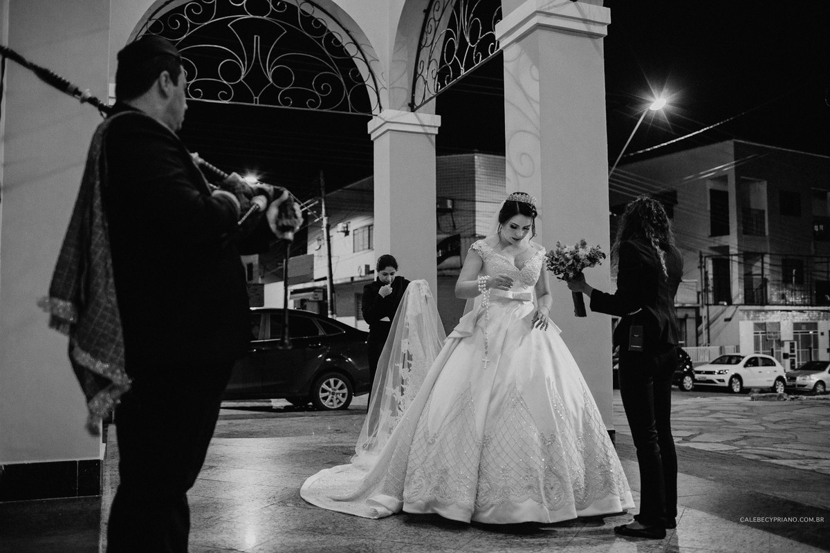 noiva chegando igreja matriz Santa Luzia Calebe cypriano