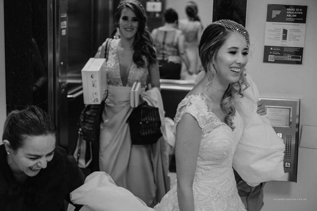 noiva saindo do studio del vecchio makeup