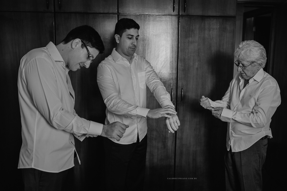 noivo no making off em brasilia com o pai e irmão