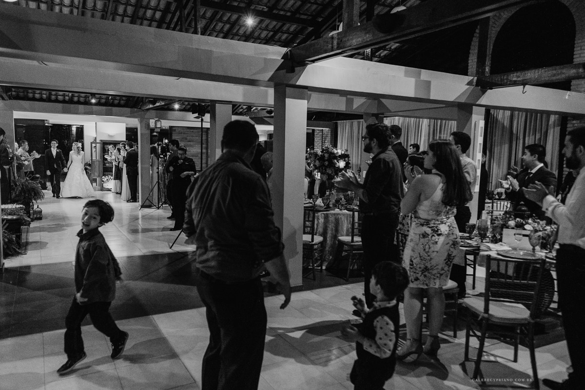 noivos entrando no la fiesta em brasilia