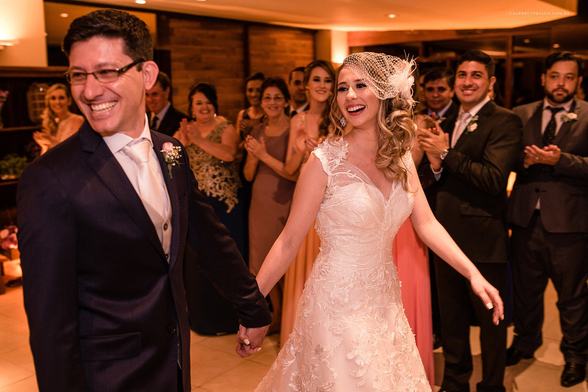noivos entrando no la fiesta em brasilia