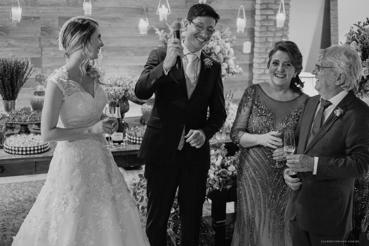 noivos comemorando com o pais no  la fiesta em brasilia