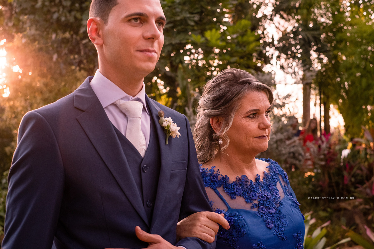 Noivo entrando spazio Villa regia mãe 