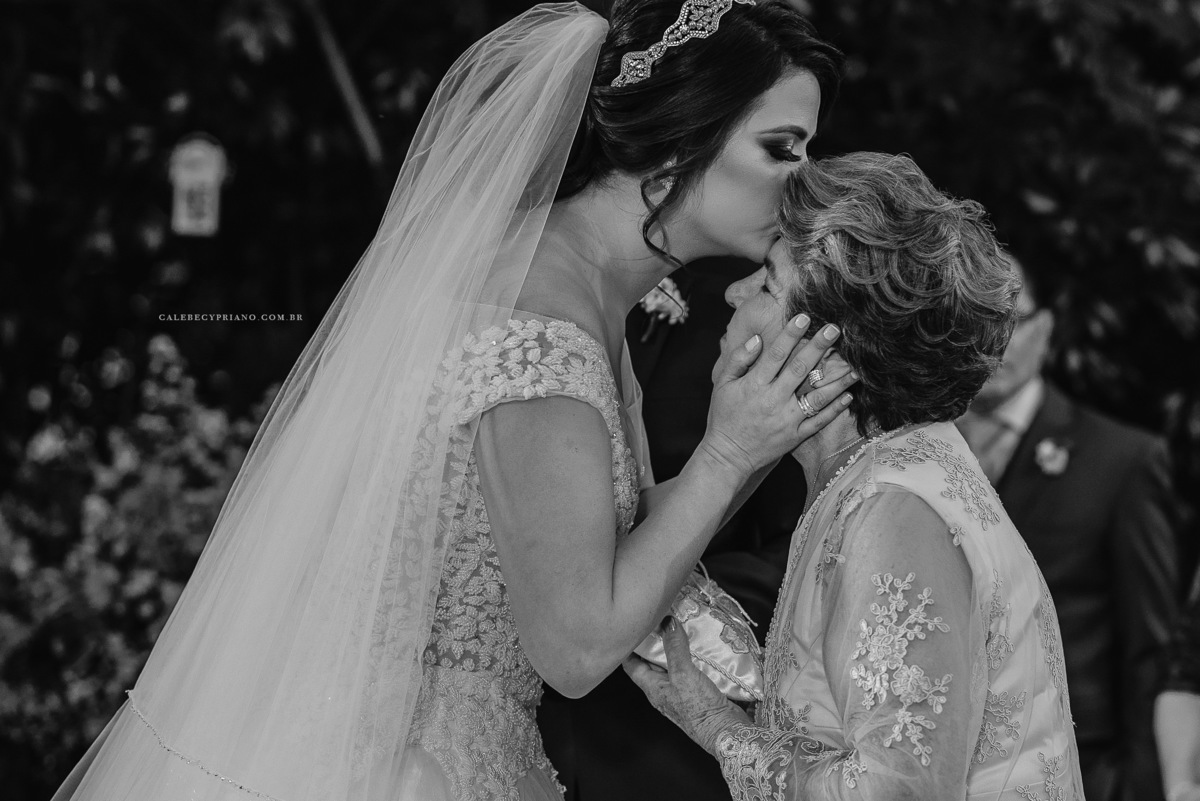 Noiva beijando vó Spazio Villa Regia