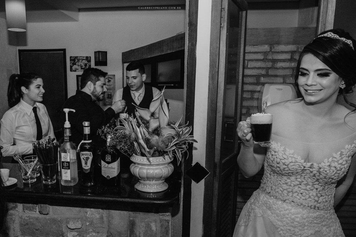 Noivos bebendo café Spazio Villa Regia 