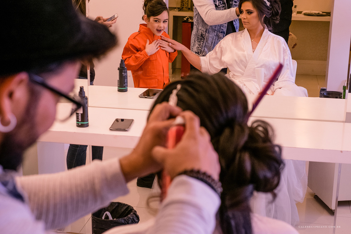 Noiva daminha vestida bombeiro salão Renata lafonte