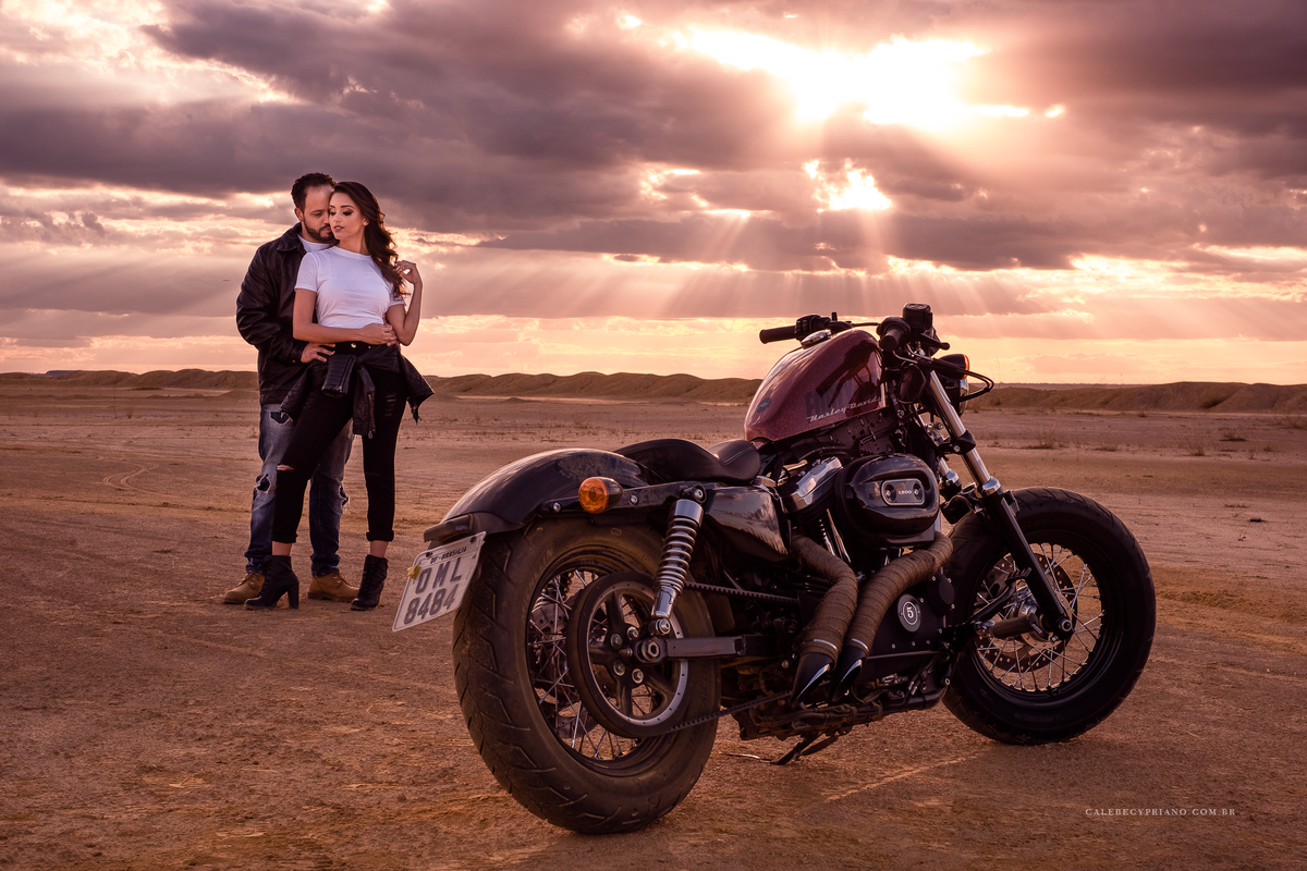 casal ensaio moto deserto brasilia