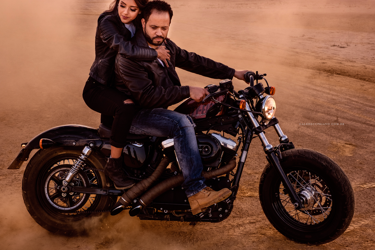 casal ensaio moto deserto brasilia