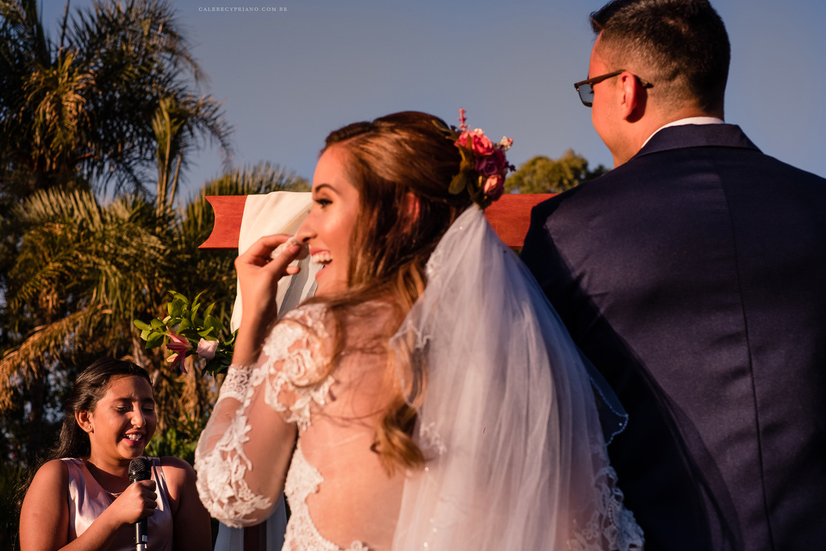 noiva rindo irma homenagem catetinho hall