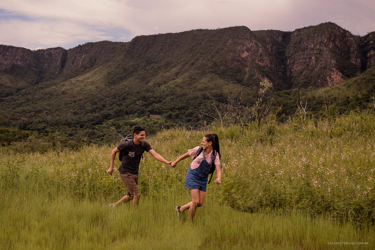 casal correndo chapada dos Veadeiros 