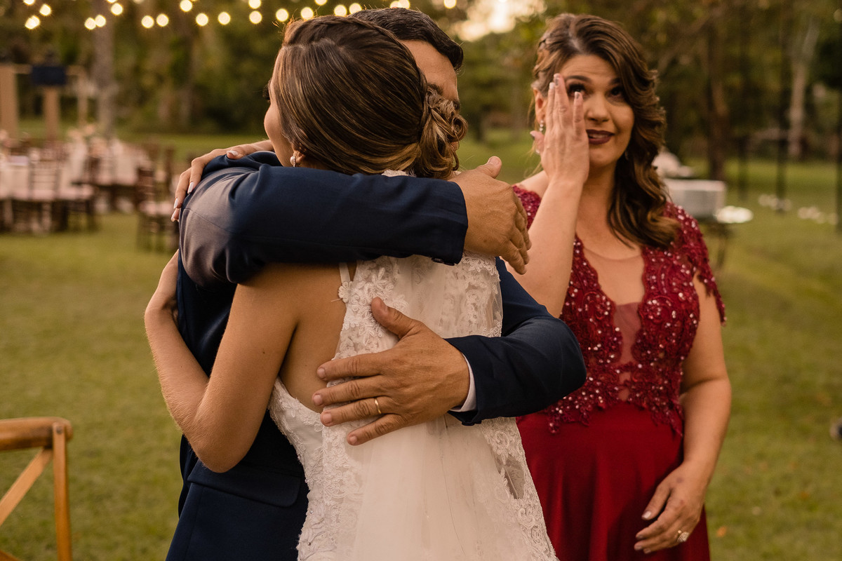 pais se cumprimentando mansao atrium