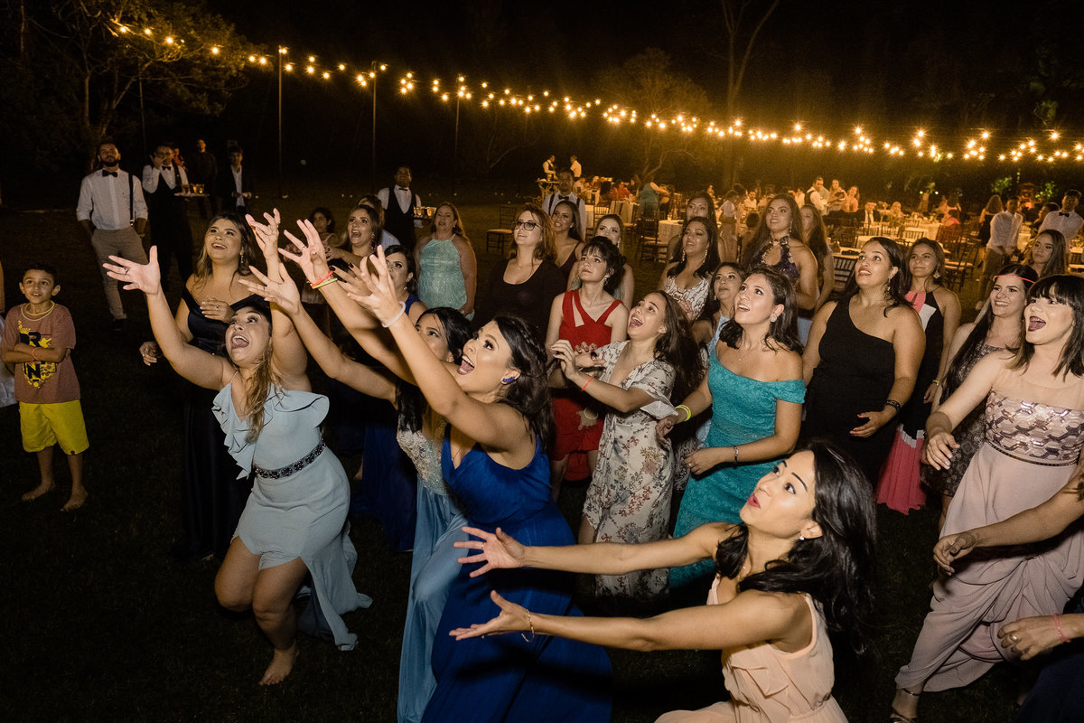 noiva jogando buque espaco mansao atrium