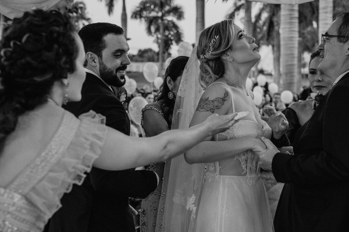 noiva-chorando-alegria-clube-congresso