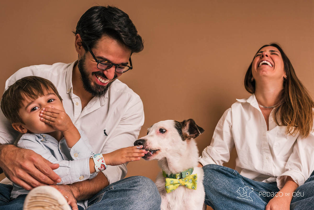 Ensaio pet srd em família com bolo pra cachorro