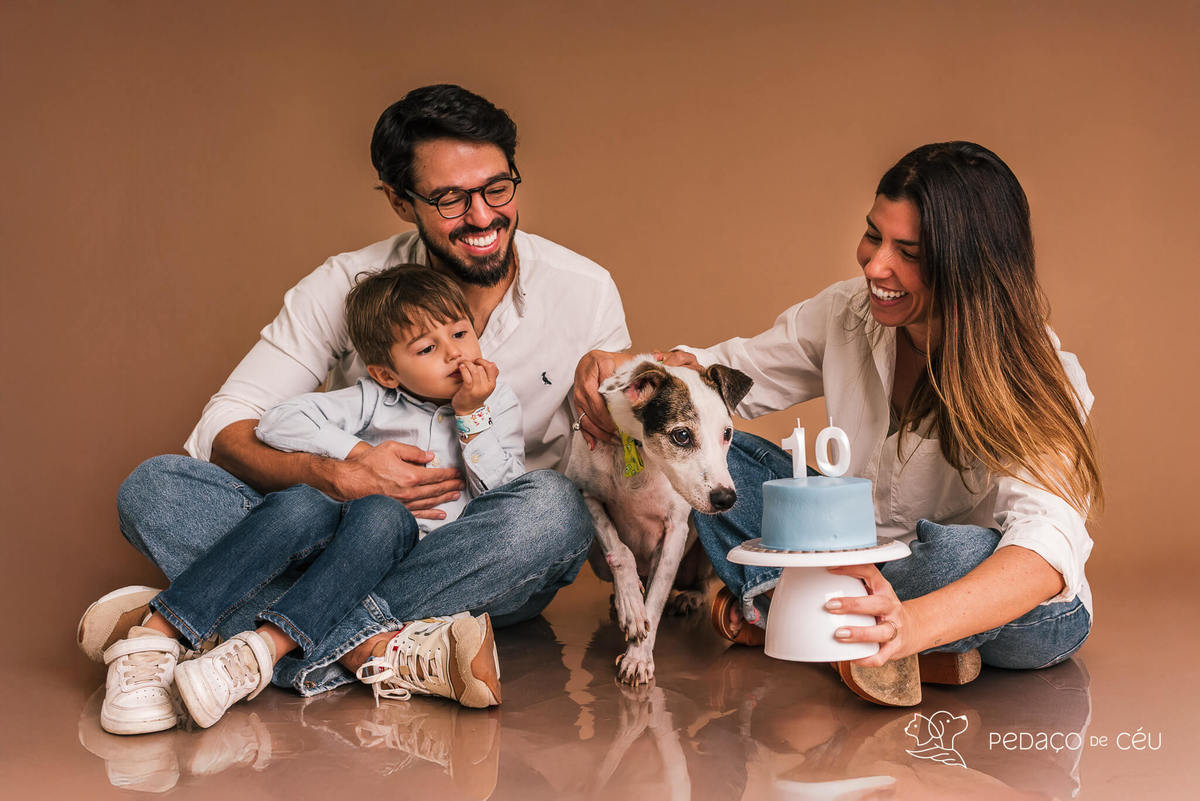Ensaio pet srd em família com bolo pra cachorro