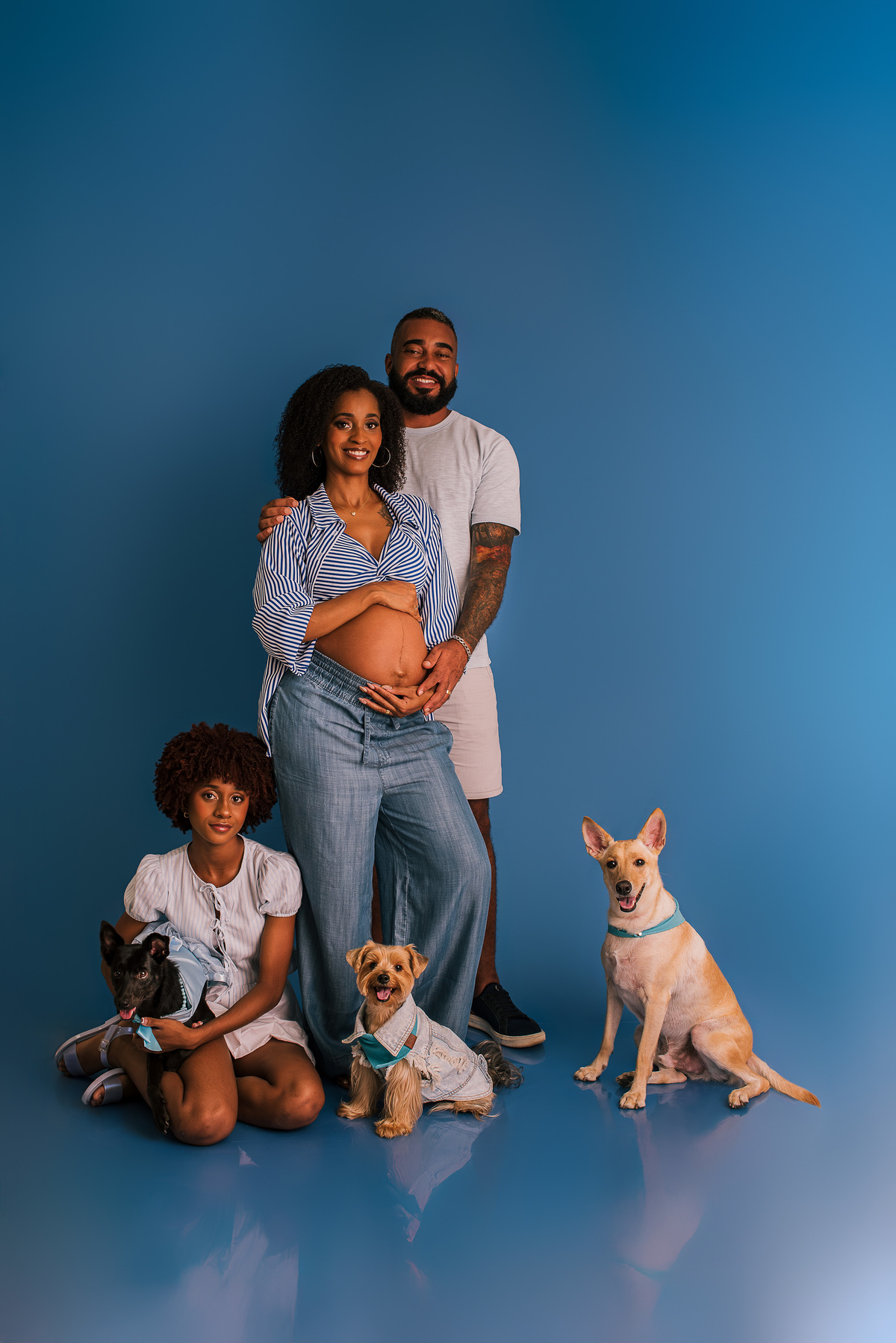 Ensaio Pet com Gestante: Pretinha, Sushi e Romeu à Espera do Novo Integrante da Família - SRD - Ensaio pet - Rio de janeiro - Barra da tijuca 