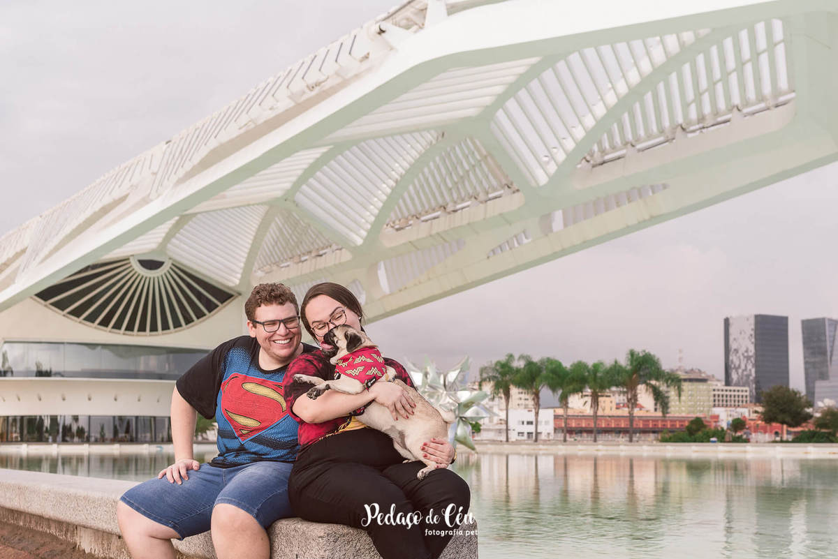 foto pet pug no Museu do Amanhã RJ