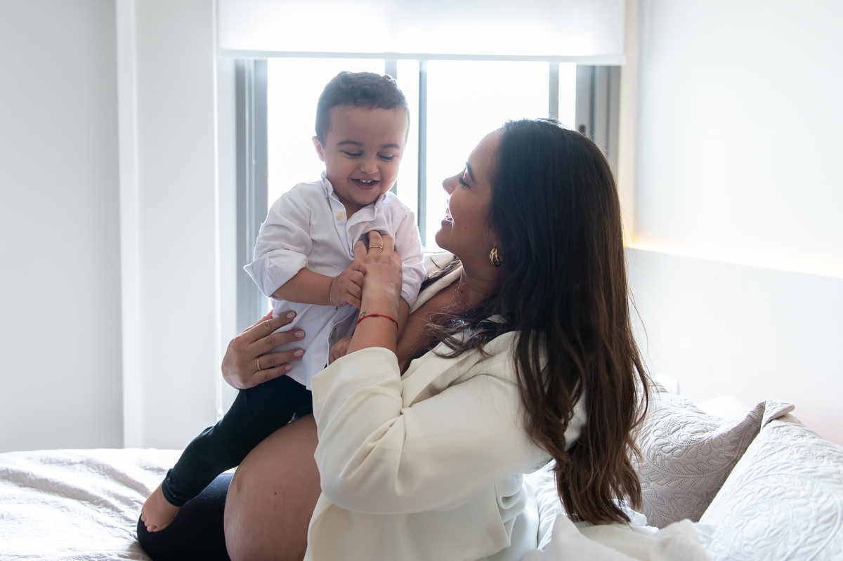 Ensaio Gestante Em Casa com Filho Mais Velho