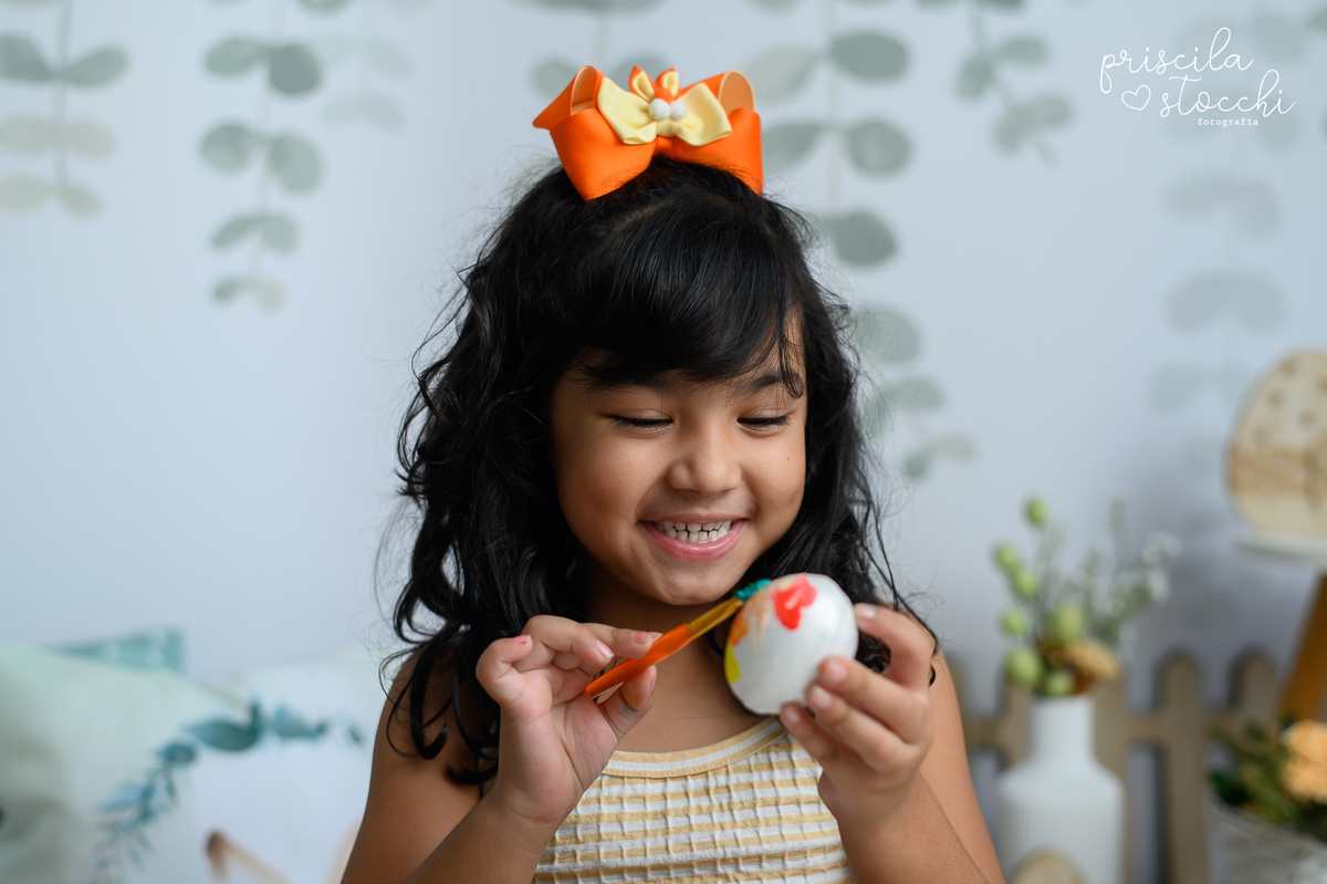 Ensaio Fotográfico Pintando Ovos Infantil SP