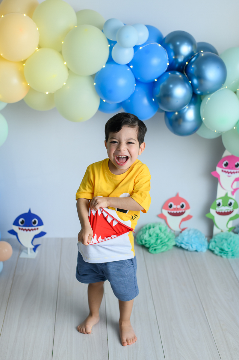 ensaio fotográfico 3 anos estúdio baby shark