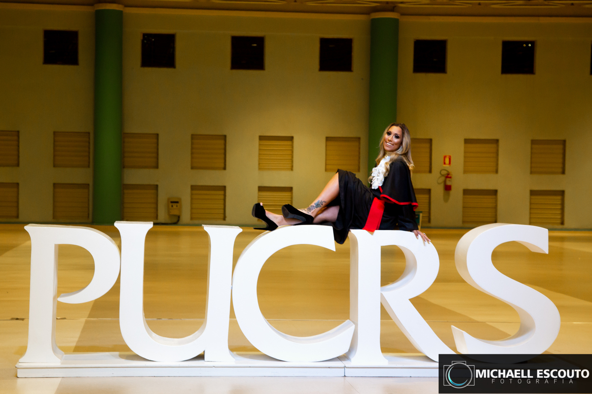 Bharbara Hack concluiu uma etapa importante na sua vida, recebeu o titulo de bacharel em Jornalismo pela PUCRS. A festa foi na Casa de Eventos localizada na zona sul de Porto Alegre. Bharbara celebrou sua conquista junto de familiares e amigos.