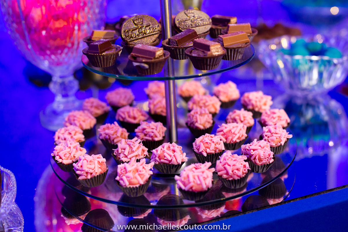 Bharbara Hack concluiu uma etapa importante na sua vida, recebeu o titulo de bacharel em Jornalismo pela PUCRS. A festa foi na Casa de Eventos localizada na zona sul de Porto Alegre. Bharbara celebrou sua conquista junto de familiares e amigos.