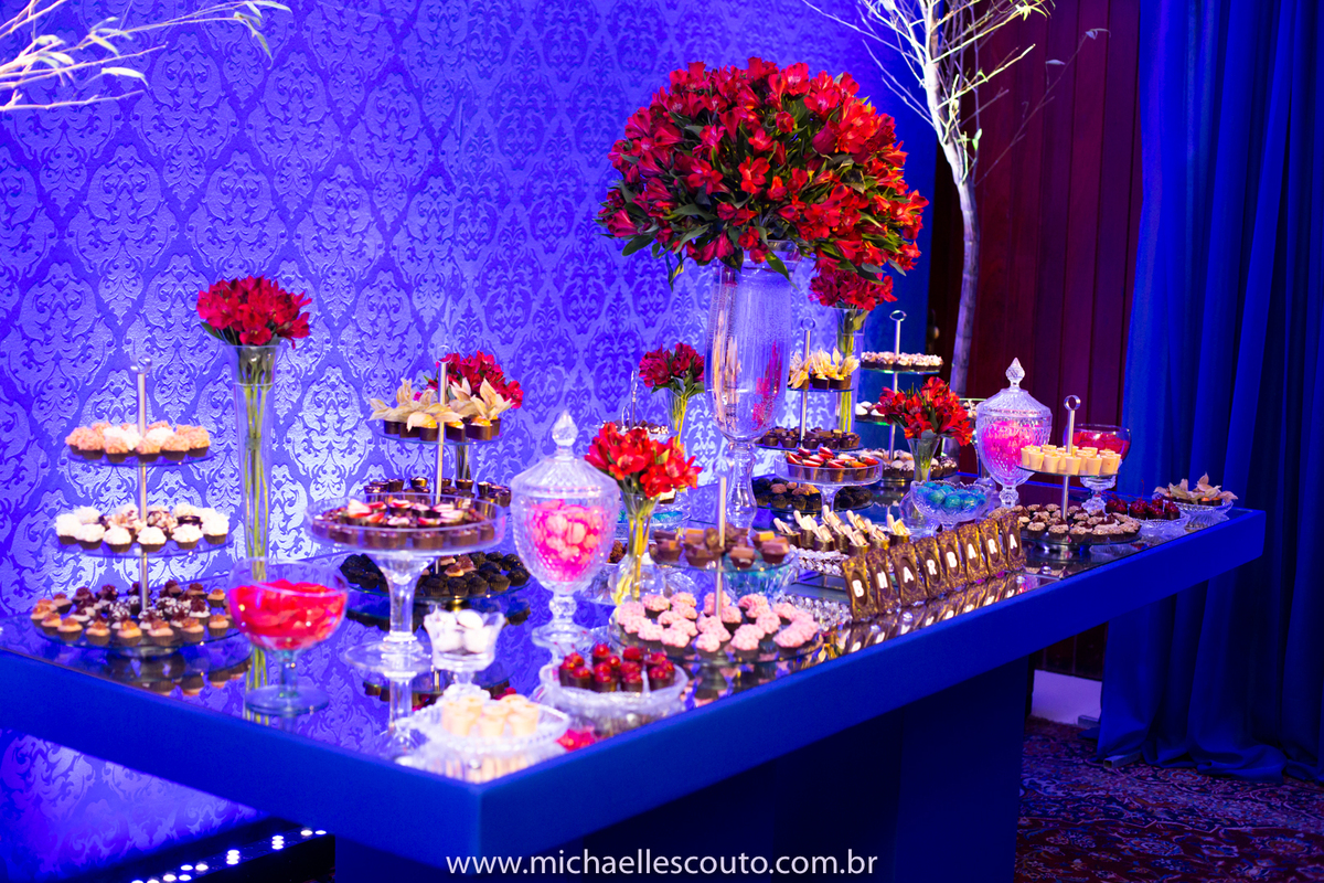 Bharbara Hack concluiu uma etapa importante na sua vida, recebeu o titulo de bacharel em Jornalismo pela PUCRS. A festa foi na Casa de Eventos localizada na zona sul de Porto Alegre. Bharbara celebrou sua conquista junto de familiares e amigos.