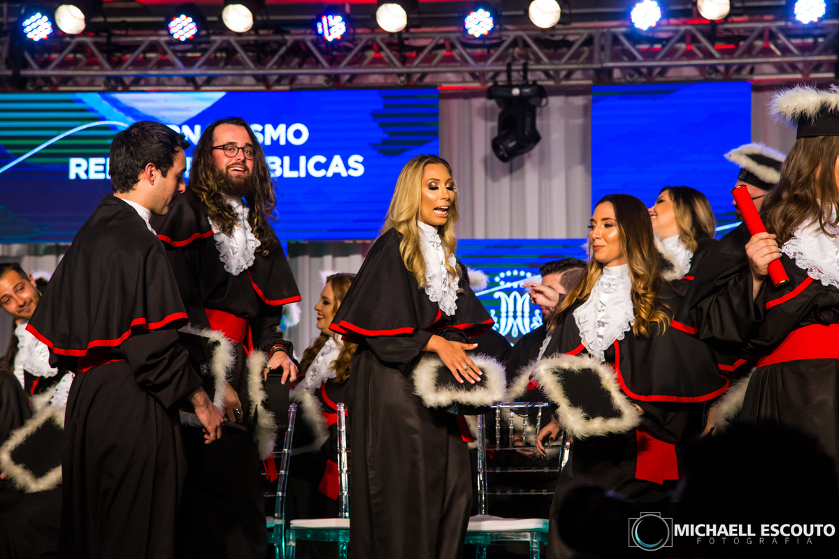 Bharbara Hack concluiu uma etapa importante na sua vida, recebeu o titulo de bacharel em Jornalismo pela PUCRS. A festa foi na Casa de Eventos localizada na zona sul de Porto Alegre. Bharbara celebrou sua conquista junto de familiares e amigos.