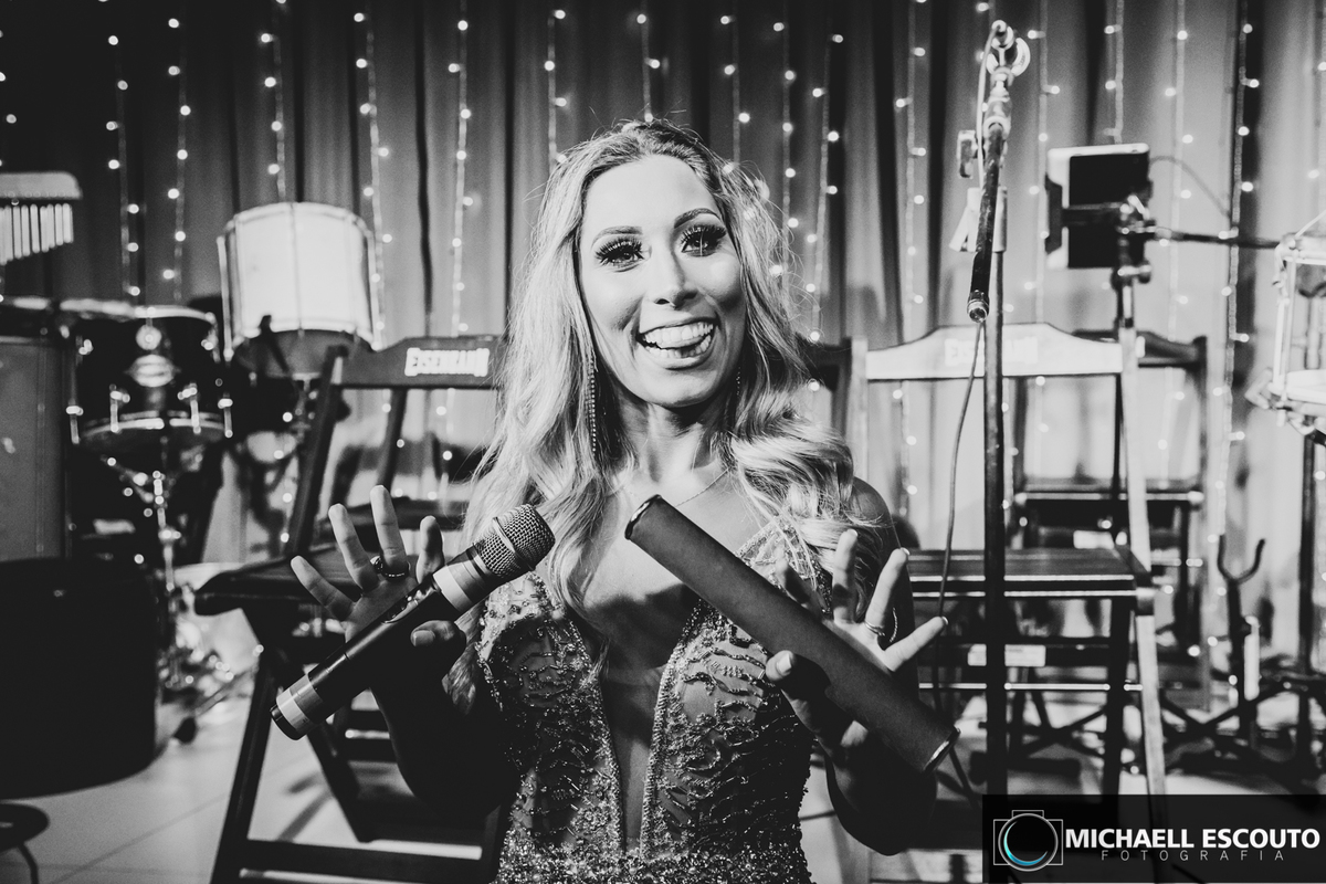 Bharbara Hack concluiu uma etapa importante na sua vida, recebeu o titulo de bacharel em Jornalismo pela PUCRS. A festa foi na Casa de Eventos localizada na zona sul de Porto Alegre. Bharbara celebrou sua conquista junto de familiares e amigos.