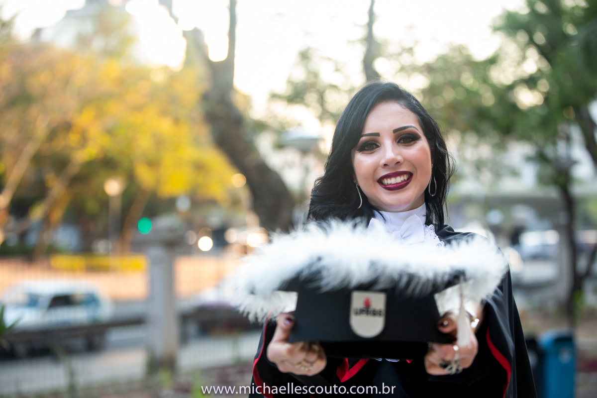 Leticia Lazzari - Bacharel em Direito pela UFRGS em Porto Alegre, além de colar o grau à mesma recebeu a Laurea acadêmica pela Universidade. 

A Recepção foi na APCEF - Associação do Pessoal da Caixa Econômica Federal, onde reuniu seus familiares e amigos