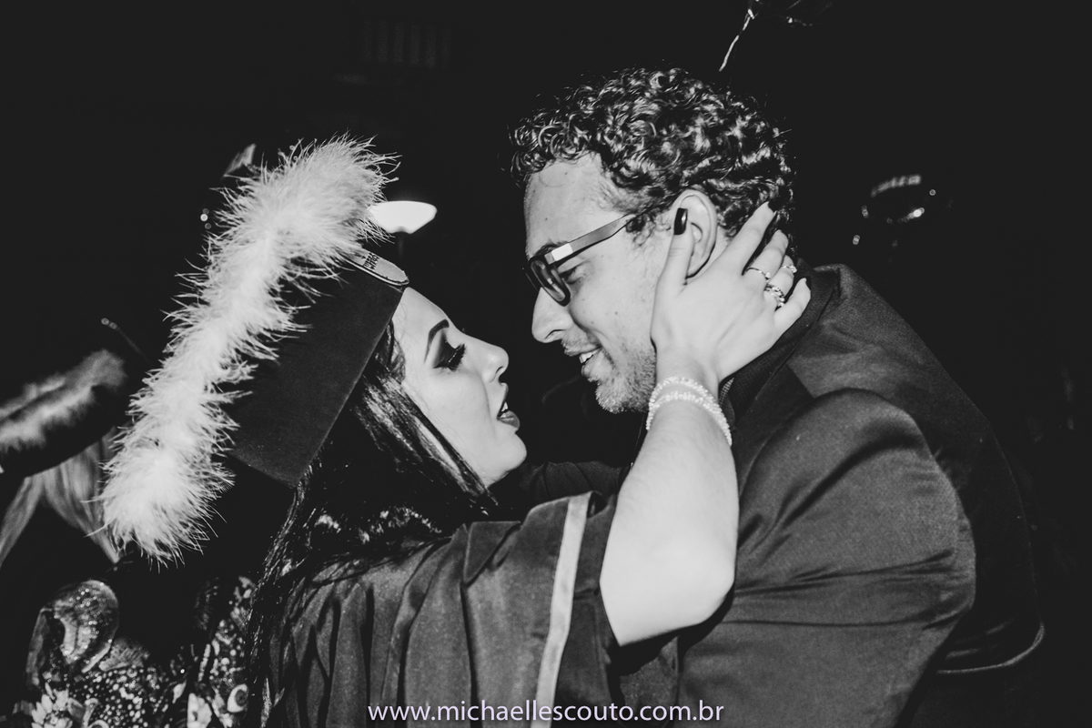 Leticia Lazzari - Bacharel em Direito pela UFRGS em Porto Alegre, além de colar o grau à mesma recebeu a Laurea acadêmica pela Universidade. 

A Recepção foi na APCEF - Associação do Pessoal da Caixa Econômica Federal, onde reuniu seus familiares e amigos