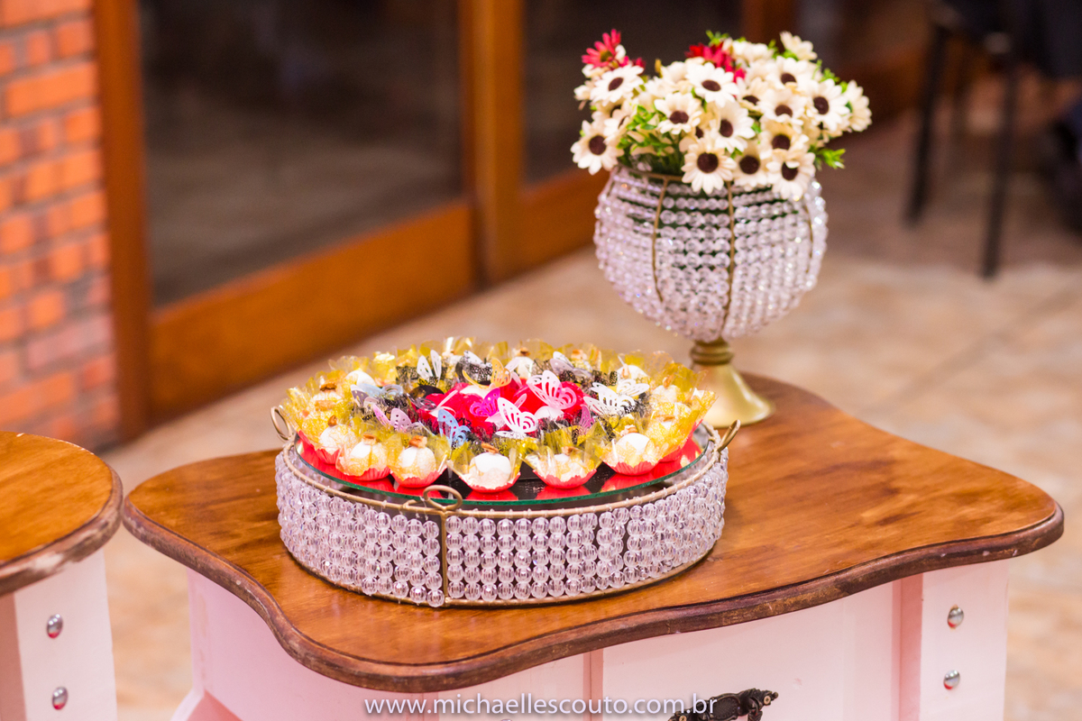 Leticia Lazzari - Bacharel em Direito pela UFRGS em Porto Alegre, além de colar o grau à mesma recebeu a Laurea acadêmica pela Universidade. 

A Recepção foi na APCEF - Associação do Pessoal da Caixa Econômica Federal, onde reuniu seus familiares e amigos