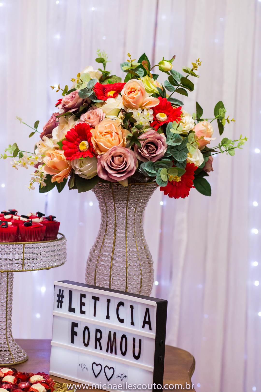 Leticia Lazzari - Bacharel em Direito pela UFRGS em Porto Alegre, além de colar o grau à mesma recebeu a Laurea acadêmica pela Universidade. 

A Recepção foi na APCEF - Associação do Pessoal da Caixa Econômica Federal, onde reuniu seus familiares e amigos