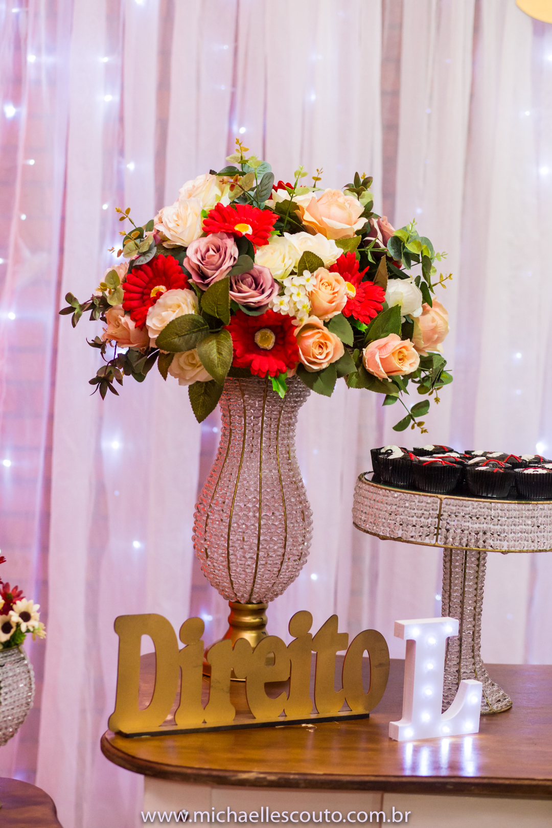 Leticia Lazzari - Bacharel em Direito pela UFRGS em Porto Alegre, além de colar o grau à mesma recebeu a Laurea acadêmica pela Universidade. 

A Recepção foi na APCEF - Associação do Pessoal da Caixa Econômica Federal, onde reuniu seus familiares e amigos