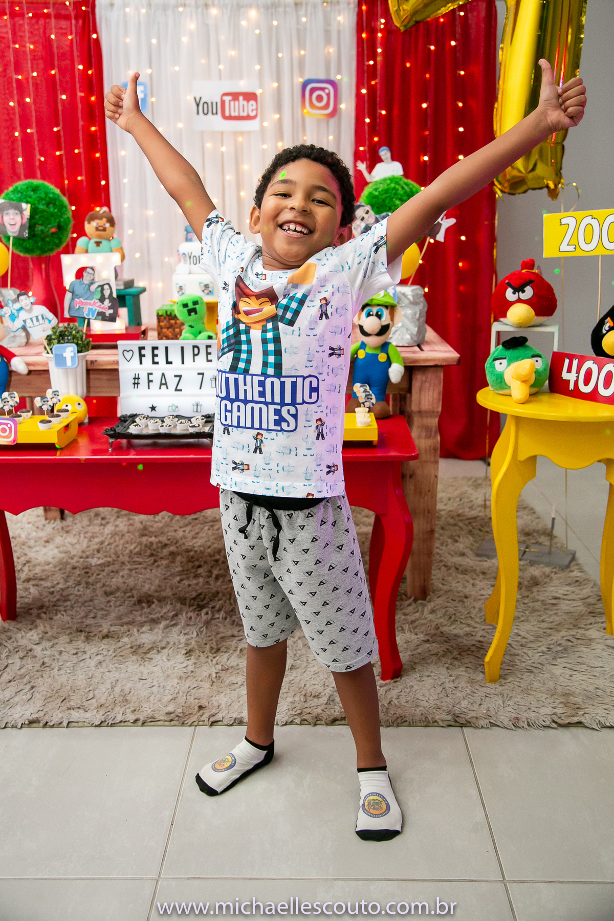 Dia 17/01/2020 foi o dia do Felipe fazer a sua baladinha, para comemorar os seus 7 anos com a família e amigos.





Local: Lagartixa Elastica

Fotografo: Michaell Escouto

Robo de Led: Roboxx
