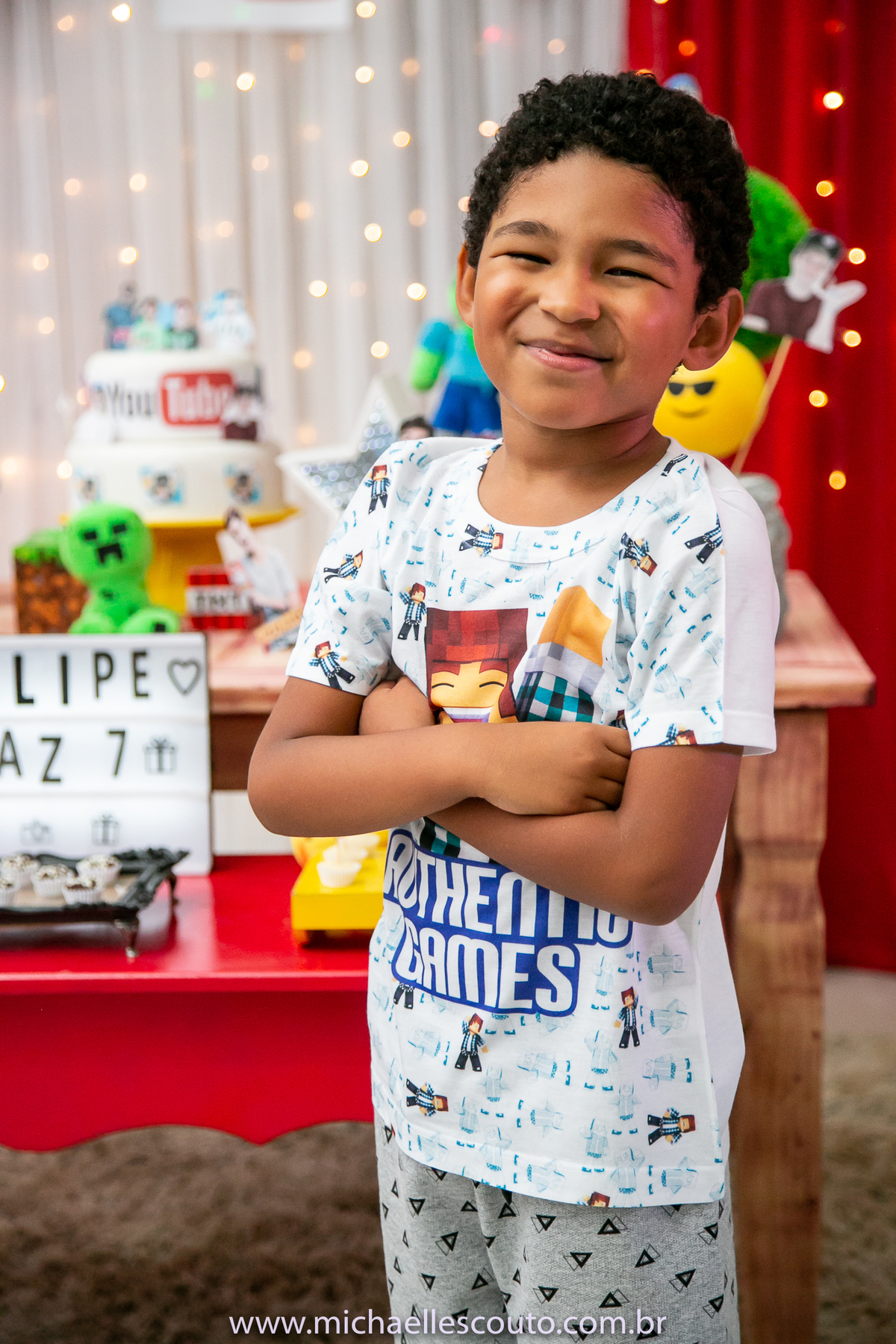 Dia 17/01/2020 foi o dia do Felipe fazer a sua baladinha, para comemorar os seus 7 anos com a família e amigos.





Local: Lagartixa Elastica

Fotografo: Michaell Escouto

Robo de Led: Roboxx