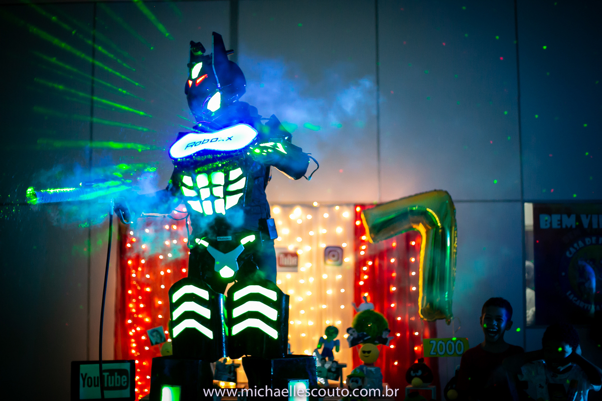 Dia 17/01/2020 foi o dia do Felipe fazer a sua baladinha, para comemorar os seus 7 anos com a família e amigos.





Local: Lagartixa Elastica

Fotografo: Michaell Escouto

Robo de Led: Roboxx