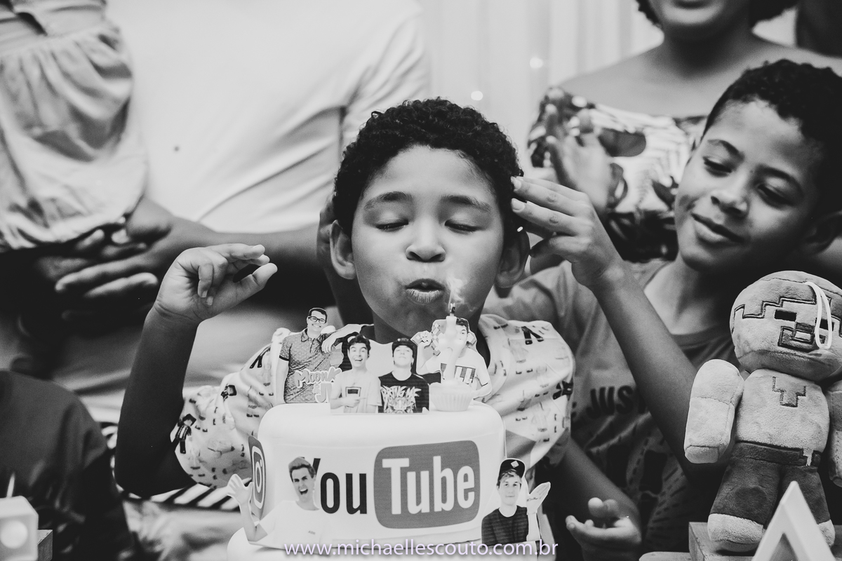 Dia 17/01/2020 foi o dia do Felipe fazer a sua baladinha, para comemorar os seus 7 anos com a família e amigos.





Local: Lagartixa Elastica

Fotografo: Michaell Escouto

Robo de Led: Roboxx