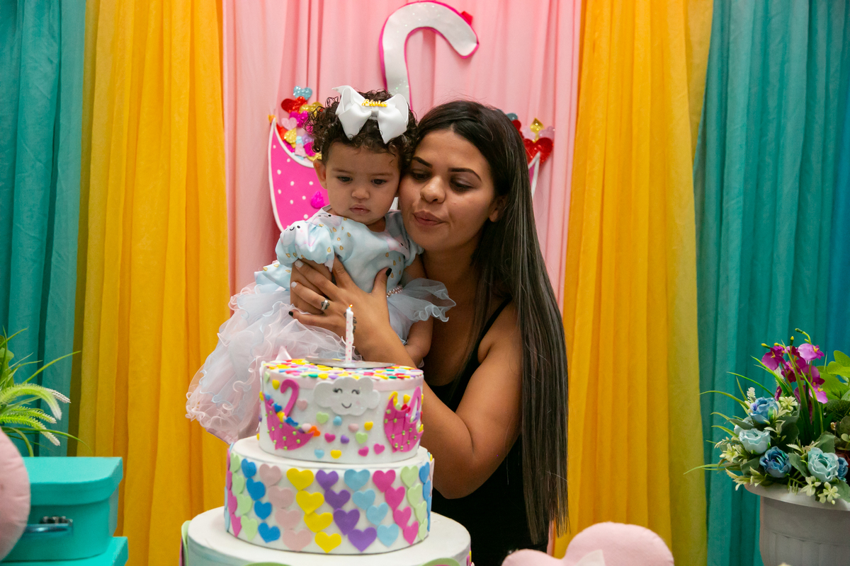 No domingo dia 01 de março, a pequena Lívia comemorou seu primeiro ano de vida. Com sua mãe e seus familiares



Local: Emotion Fest Casa de Festas

Fotografo: Michaell Escouto