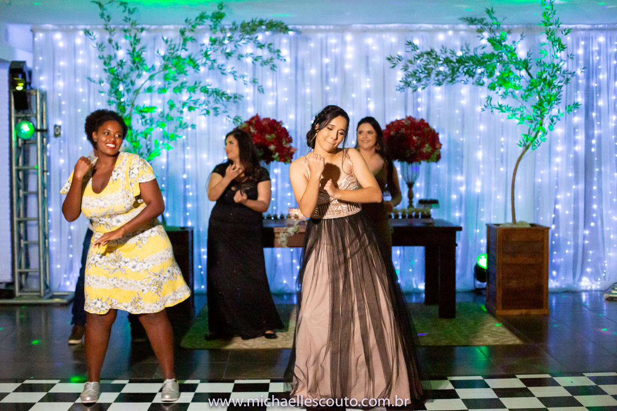 Na primeira sexta-feira do mês de março, a Gabriela celebrou junto dos amigos e familiares a sua conquista.
Bacharel em Direito pela Universidade Metodista IPA
Local: Marana Festas e Eventos
Fotografo: Michaell Escouto
Assistente: Rodrigo Pacheco