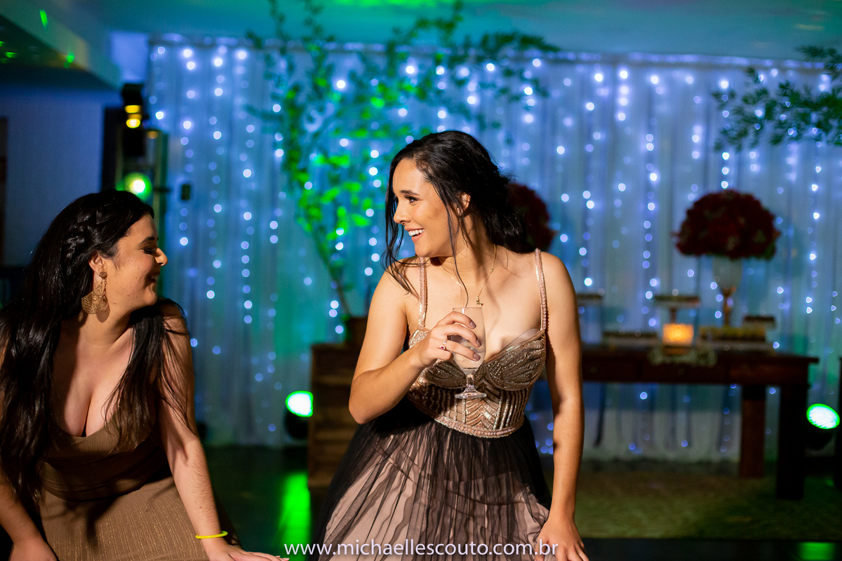 Na primeira sexta-feira do mês de março, a Gabriela celebrou junto dos amigos e familiares a sua conquista.
Bacharel em Direito pela Universidade Metodista IPA
Local: Marana Festas e Eventos
Fotografo: Michaell Escouto
Assistente: Rodrigo Pacheco