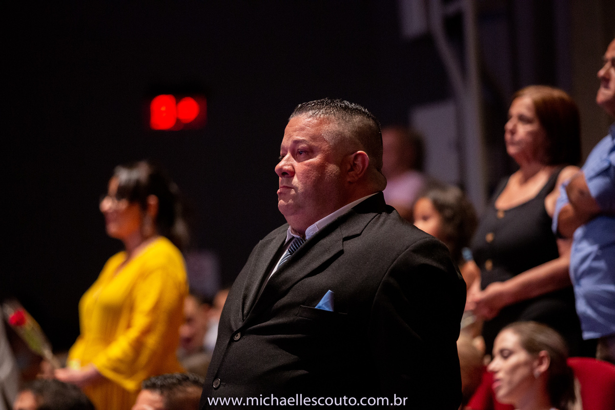 Homenagem aos pais, momento em que passa um filme na cabeça de cada um.