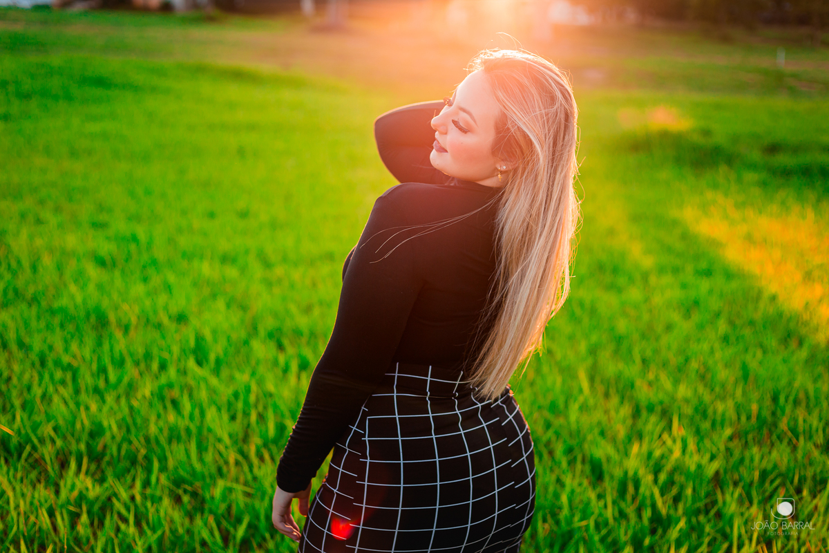 ensaio de menina de aniversario 15 anos em marilia no por do sol