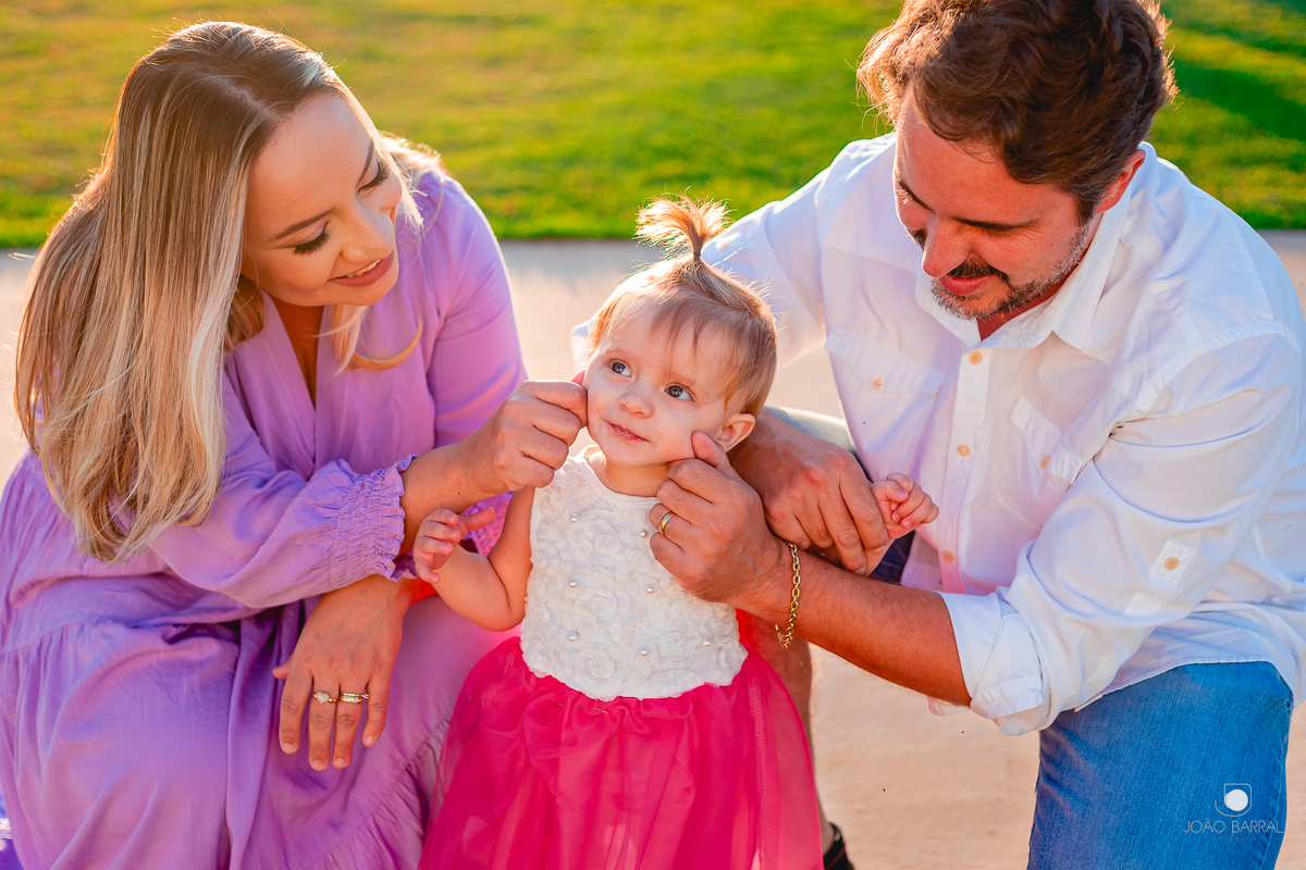 ensaio de criança crianca familia família de 1 um ano em marília marilia final do dia no por do sol