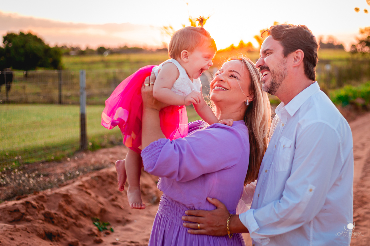 ensaio de criança crianca familia família de 1 um ano em marília marilia final do dia no por do sol