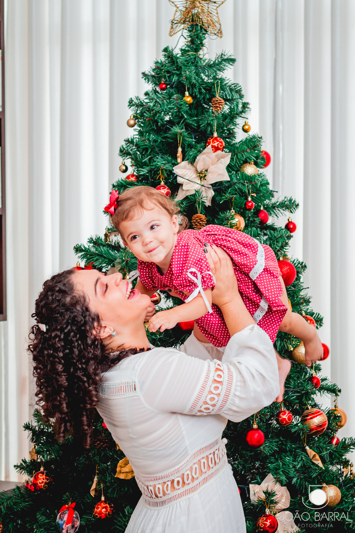 ensaio fotográfico e fotos de família em casa de natal com árvore de natal fotos de criança natal natalina
