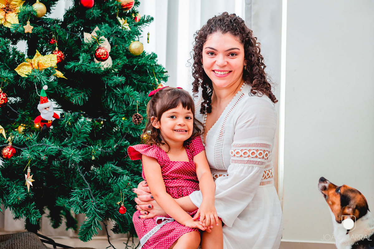 ensaio fotográfico e fotos de família em casa de natal com árvore de natal fotos de criança natal natalina